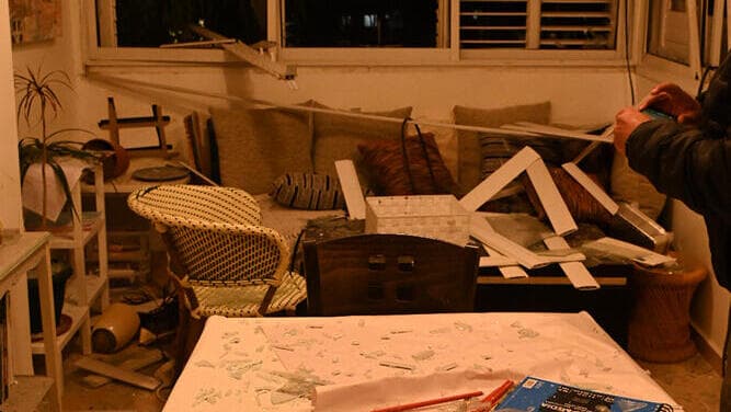 זירת נפילת הטיל החות'י בתל אביב יפו 