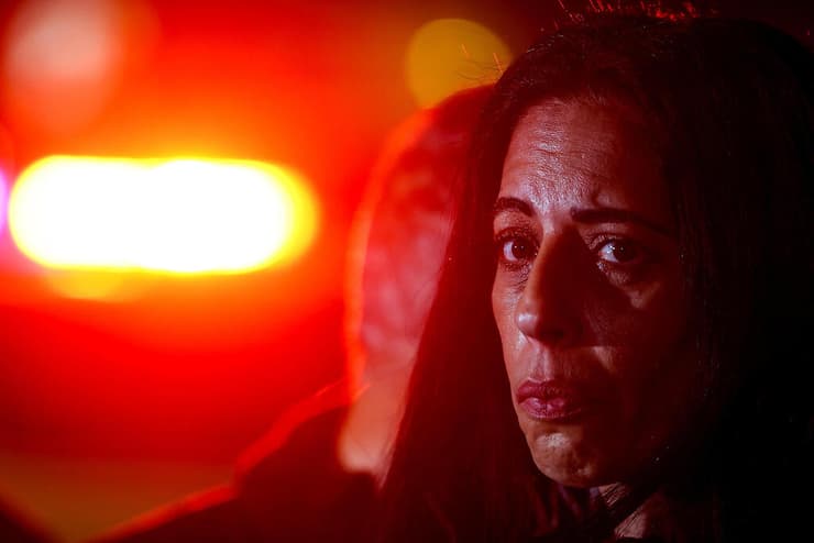 הצהרה של משפחות חטופים מחוץ לשער בגין בקריה