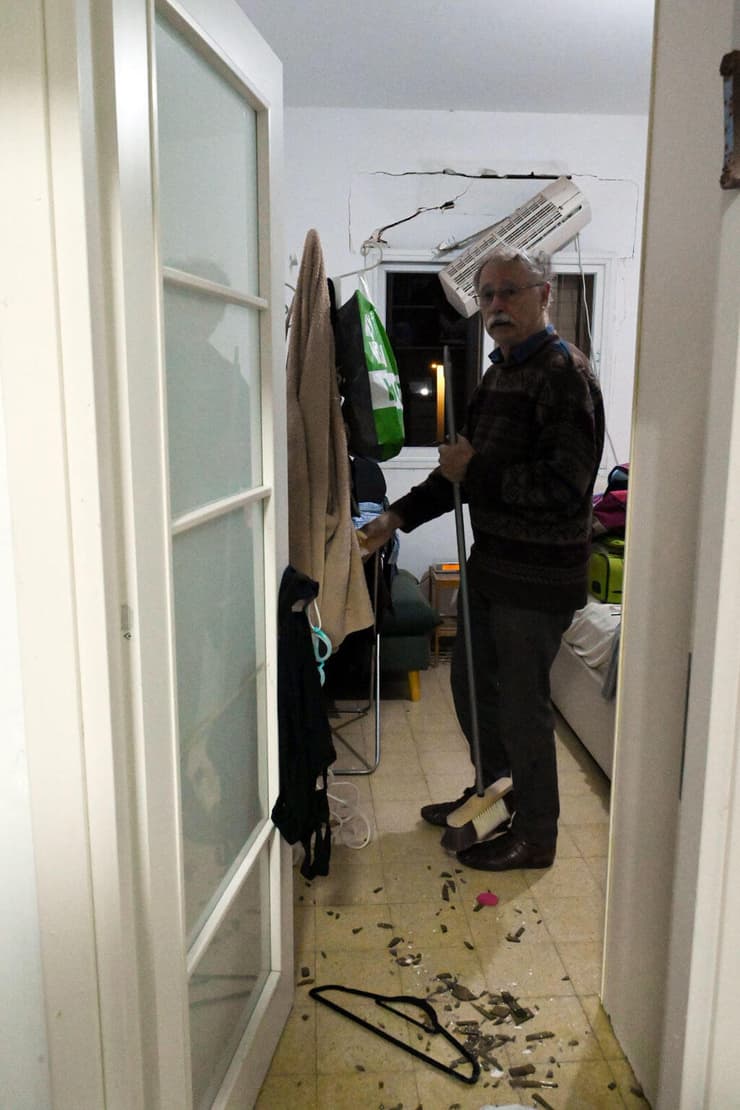 בית ביפו, תל אביב שנפגע מנפילת הטיל החות'י