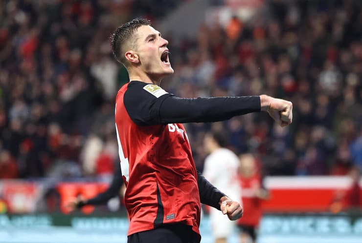 שיק חוגג רביעייה (צילום: Christof Koepsel/Getty Images ) שיק