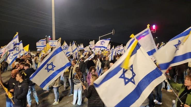 הפגנה בצומת נהלל (צילום: חנן זיסו) הפגנה להחזרת החטופים בצומת נהלל