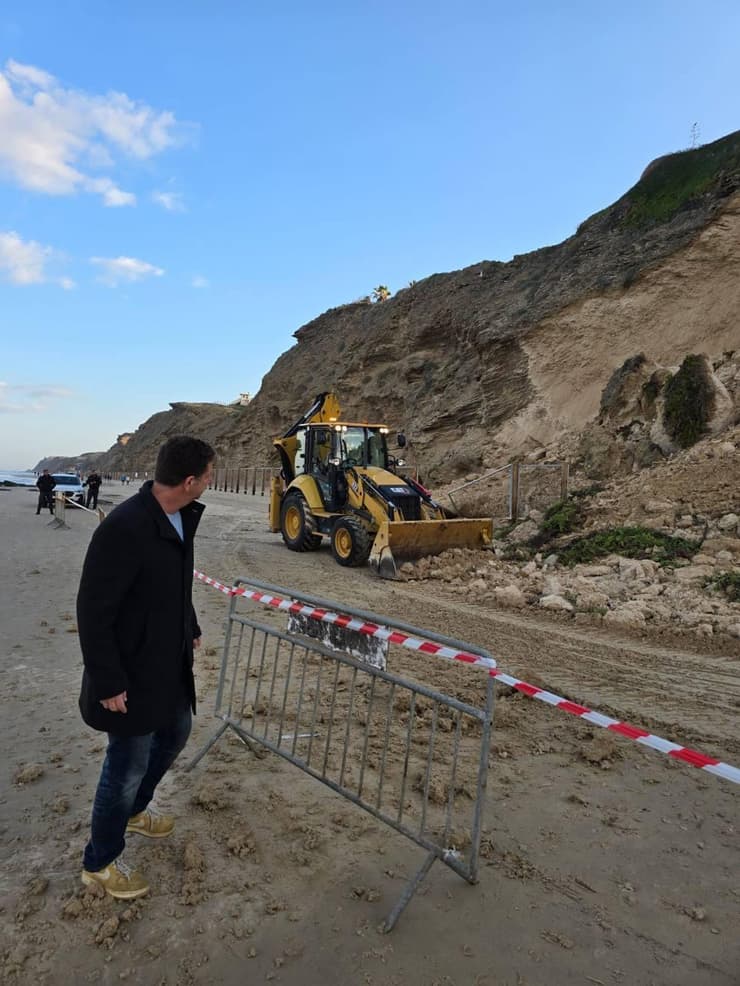 האזור שבו קרס המצוק גודר