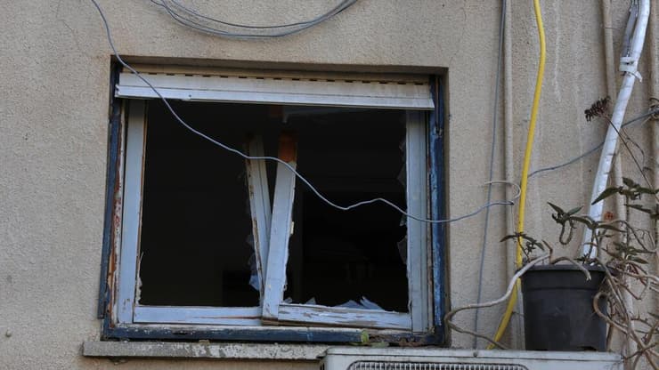 זירת נפילת הטיל החות'י בשדרות הבעש"ט ביפו, תל אביב