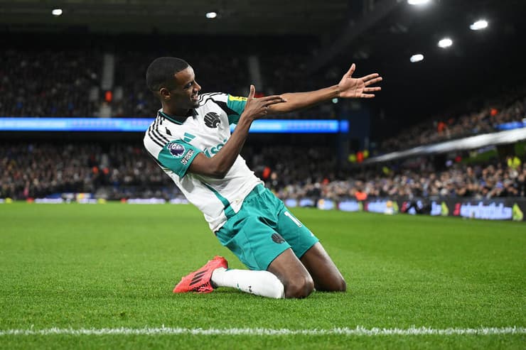 לוהט. איסאק (צילום: Michael Regan/Getty Images) איסאק