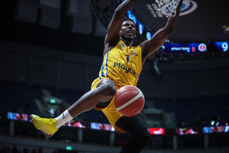 יעבור לעמדה 3? הורד (צילום: עוז מועלם) שחקן מכבי ת"א ג'יילן הורד