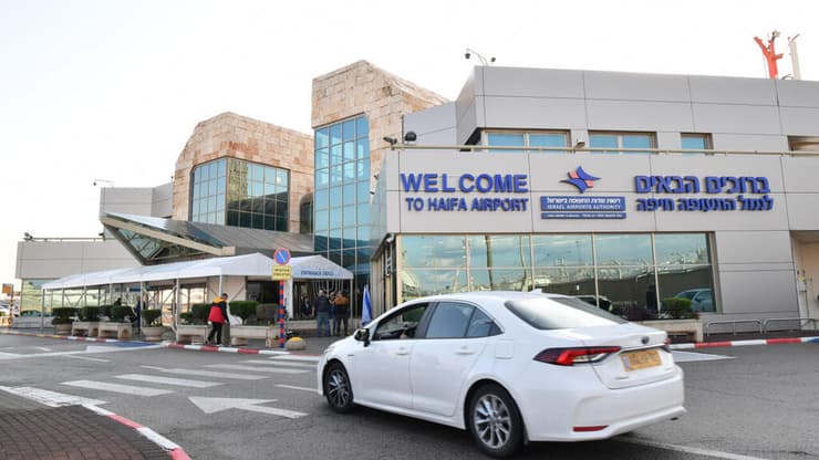 נמל התעופה חיפה, הבוקר (צילום: נחום סגל) טיסת הבכורה של אייר חיפה מנמל חיפה