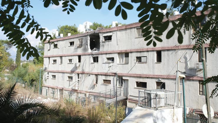 בניין שנפגע בקריית שמונה במלחמת "חרבות ברזל"