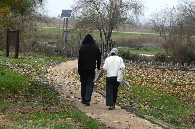 שוב צועדים בשבילי ההליכה (צילום: אפי שריר) אגמון החולה