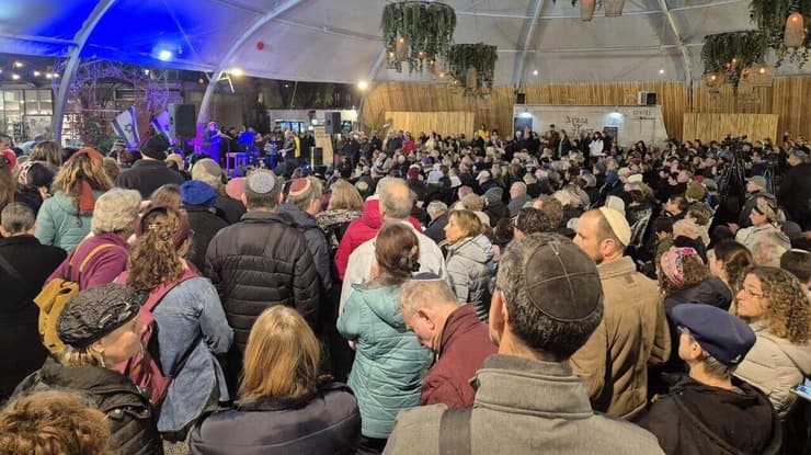 עצרת "הנני" של הציבור הדתי לאומי לתמיכה בעסקה לשחרור החטופים בירושלים