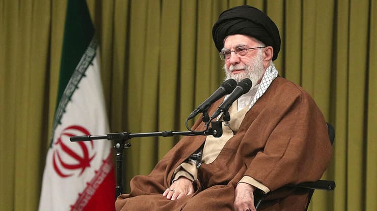 "נשארה הבעיה העיקרית - איראן". חמינאי (צילום: AFP PHOTO / HO / KHAMENEI.IR) מנהיג איראן עלי חמינאי נאום טהרן