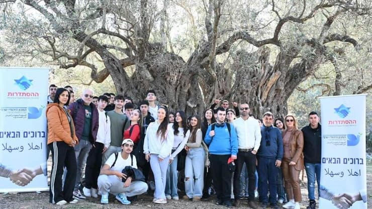 "שיח יוצר קירוב". בני הנוער במפגש בדיר חנא    