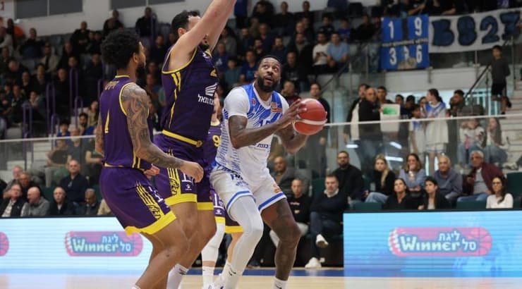 אייזיאה מיילס מול עידן זלמנסון