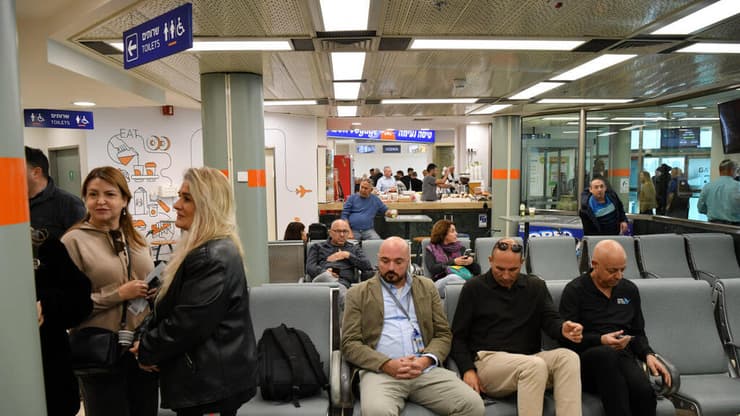 לקראת טיסת הבכורה של אייר חיפה מנמל חיפה (צילום: נחום סגל) טיסת הבכורה של אייר חיפה מנמל חיפה