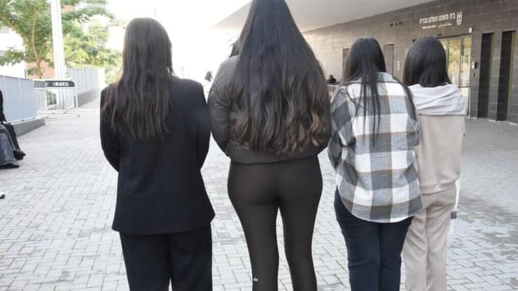 הסוהרות שסורסרו בכלא גלבוע לידי המחבל האסיר הבטחוני מחמוד עטאללה, בבית משפט השלום בטבריה