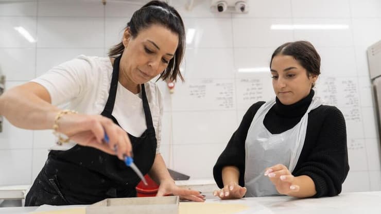 שיראל אופה עוגיות