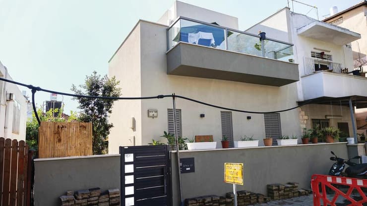 הבית המשותף בשכונת שפירא שם העבירה הדר טיפולים (צילום: טל שחר) הבית בשכונת שפירא