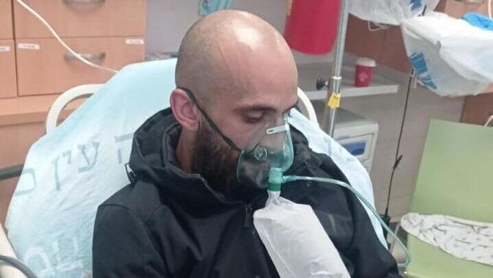 עמאד חירי חרבאוי, עובד באתר בנייה בסמוך לבניין שבו לומדות תלמידות הסמינר שנלכדו בשריפה ועזר לחלצן מהאש