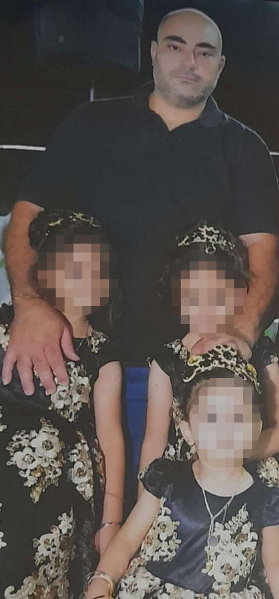 מחמוד קדורה לצד בנותיו בנותיו של מחמיד קדורה תושב טמרה זועביה שנרצח