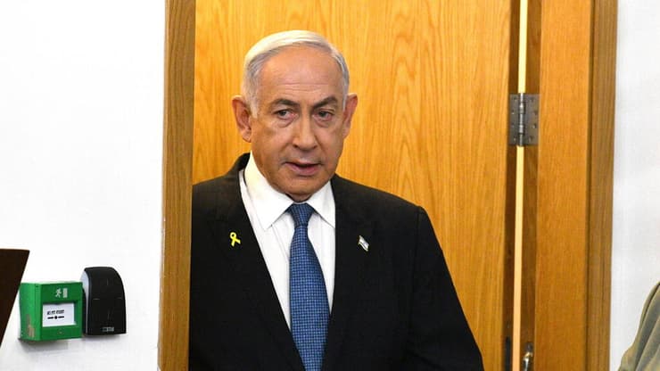 רה"מ בנימין נתניהו נכנס לאולם הדיונים על מנת לתת עדות תיקי אלפים