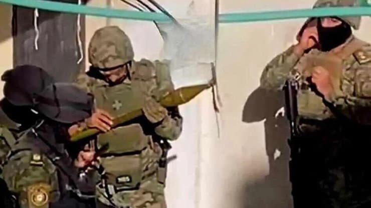 התיעודים מג'נין שעוררו סערה זיוף תמונות של אנשי המנגנונים של הרשות הפלסטינית עם RPG במבצע בגנין