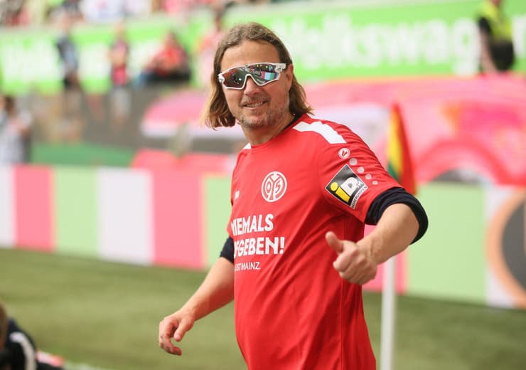 הנריקסן חוגג את ההישארות בליגה