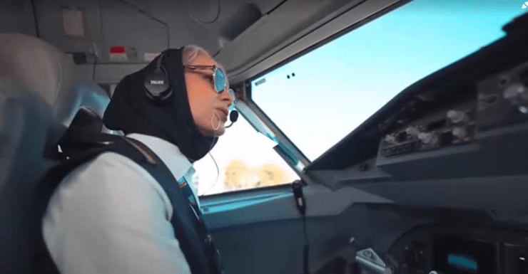 טיסת הנשים הראשונה באיראן (צילום: WANA VIA IRIB / POOL VIA WANA) טיסת הנשים הראשונה באיראן