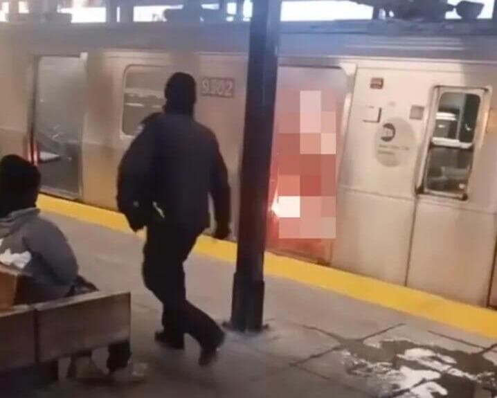  ארה"ב חשוד ב הצתת נוסעת ב רכבת התחתית של ניו יורק רצח