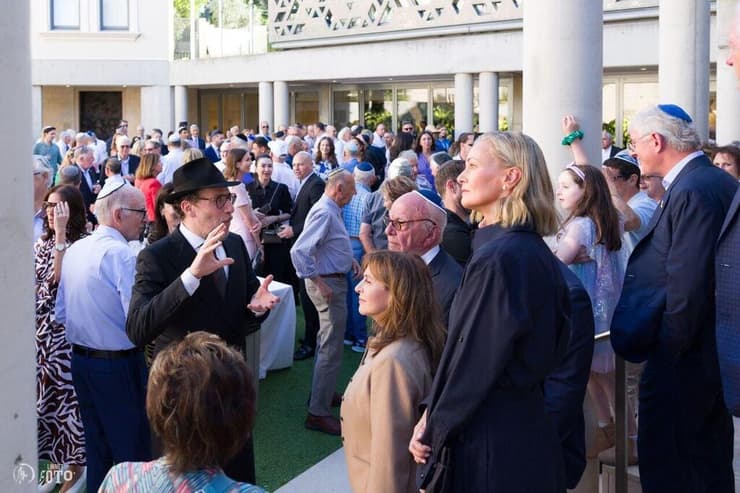 הטקס בבית הכנסת הגדול בסידני (צילום: Daniel Linnet) רופרט מרדוק בבית כנסת בסידני