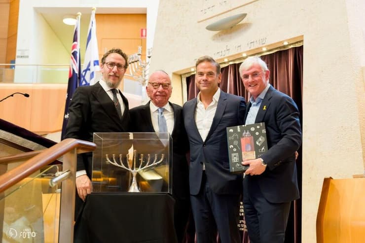 רופרט מרדוק (שני משמאל) בבית הכנסת בסידני (צילום: Daniel Linnet) רופרט מרדוק בבית כנסת בסידני