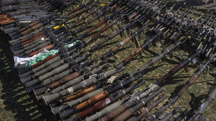 צה"ל מציג לתקשורת תחמושת שנתפסה בלבנון