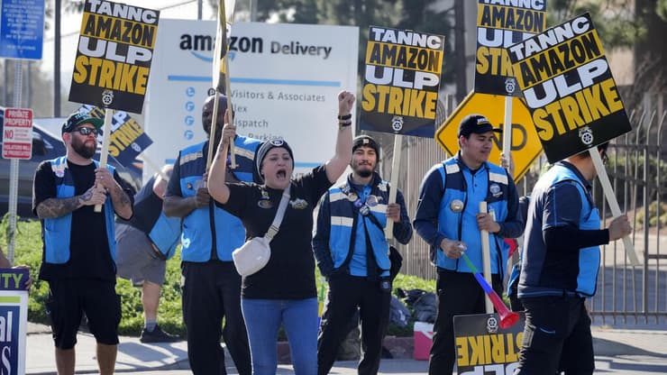 מחאה של עובדי אמזון בקליפורניה 