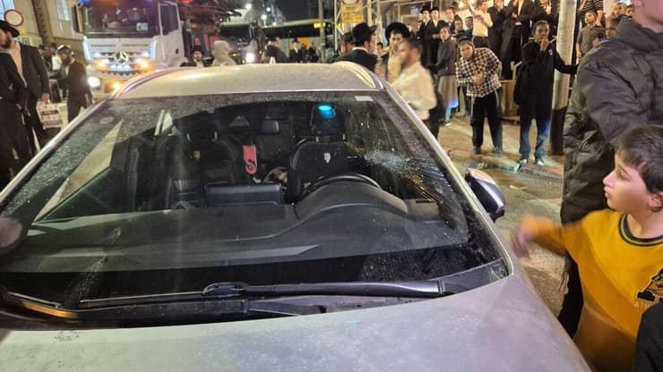 הרס שמשה של מכונית הפגנת חרדים רמת גן בני ברק