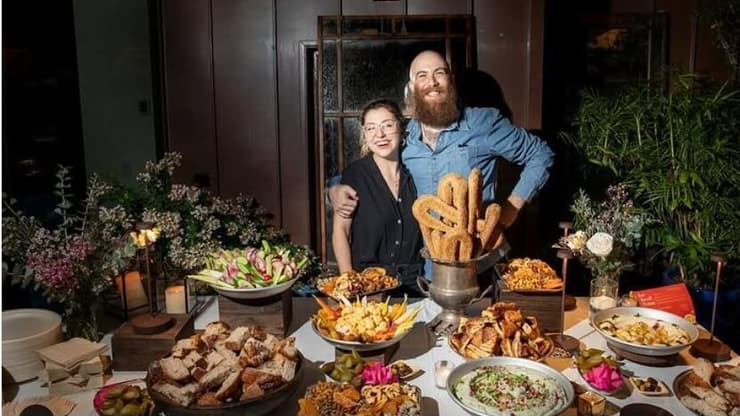 בן ואשתו באירוע קייטרינג