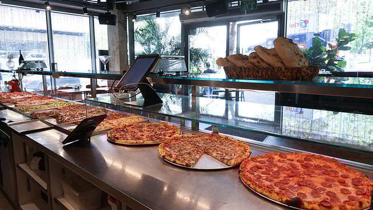 "השקעתי מיליונים". סופר פיצה בתל אביב (צילום: אביגיל עוזי) סופר פיצה בתל אביב