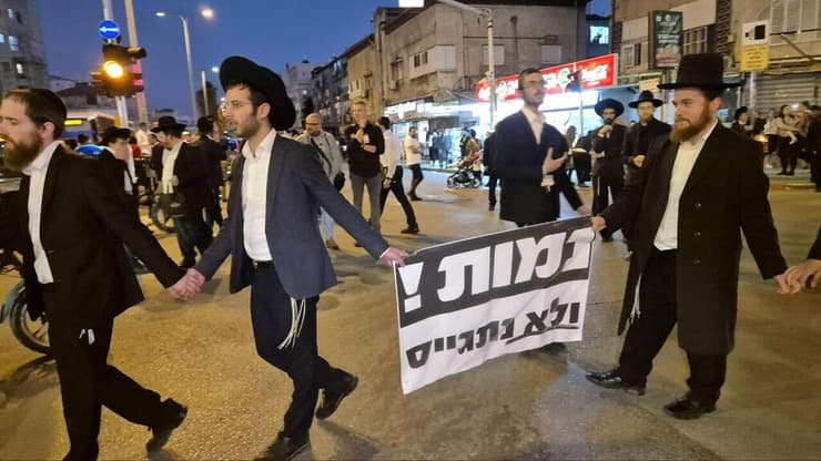 הרס שמשה של מכונית הפגנת חרדים רמת גן בני ברק