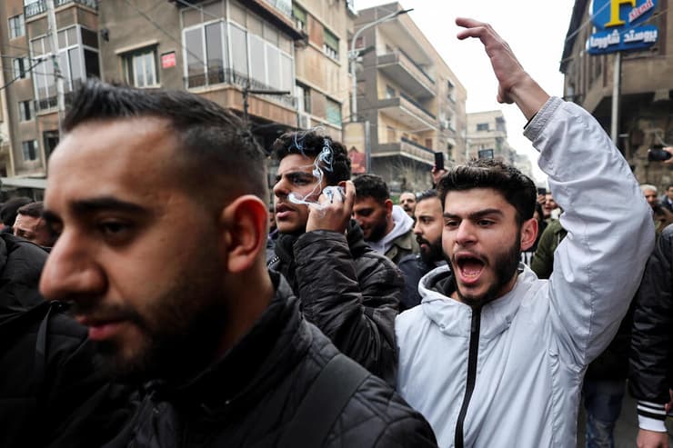צילום: REUTERS/Amr Abdallah Dalsh הפגנה ב דמשק סוריה נגד הצתת עץ חג המולד