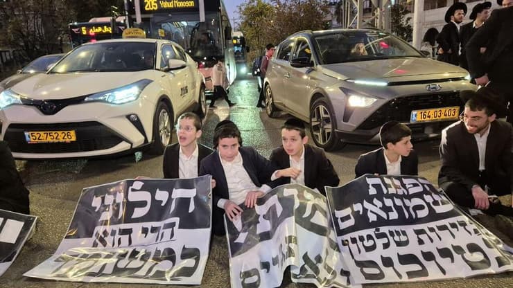 הרס שמשה של מכונית הפגנת חרדים רמת גן בני ברק