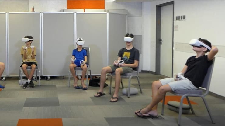 טיפול קבוצתי באמצעות מציאות מדומה (VR), באמצעות מערכת טיפול קבוצתית בשם "ניאו" (Neao.io)