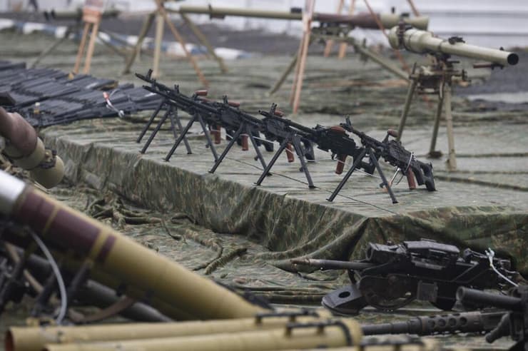 תערוכת אמל"ח שהוחרם מחיזבאללה בלבנון