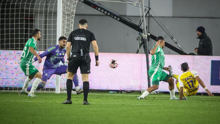 פטאצ'י כובש