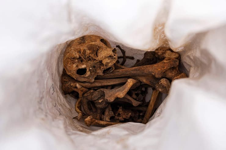 סוריה עצמות אדם קבר אחים ליד גשר בגדד סמוך ל דמשק