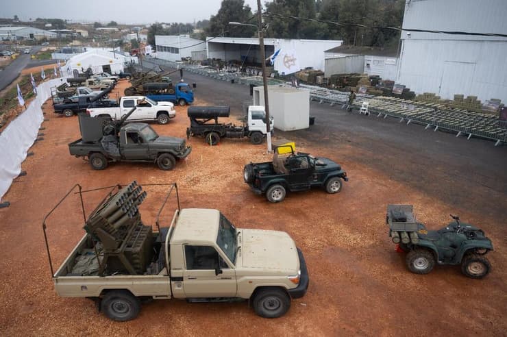 תערוכת אמל"ח שהוחרם מחיזבאללה בלבנון