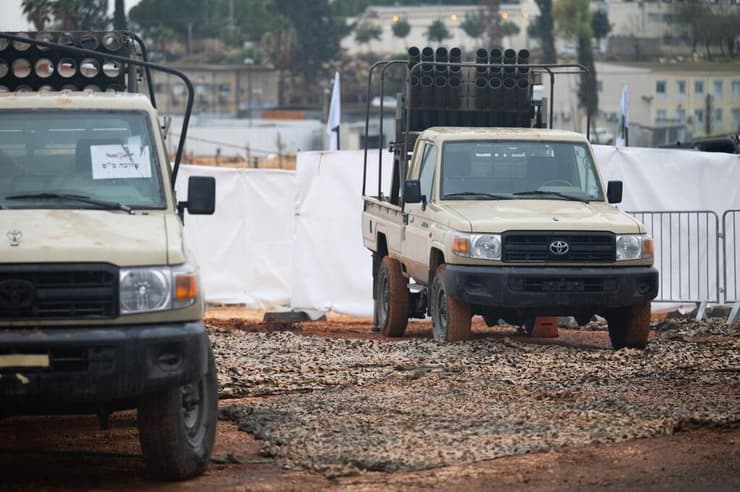 תערוכת אמל"ח שהוחרם מחיזבאללה בלבנון