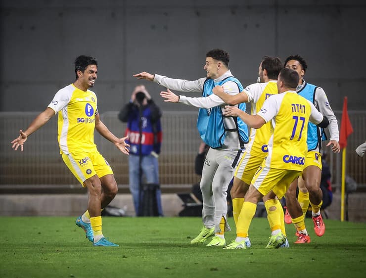 חמישה שערים בתשעה ימים. דור פרץ חוגג (צילום: עוז מועלם) דור פרץ חוגג