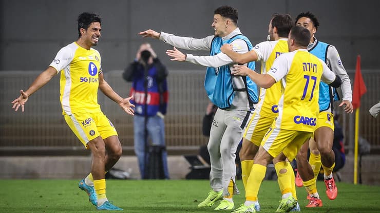 דור פרץ חוגג