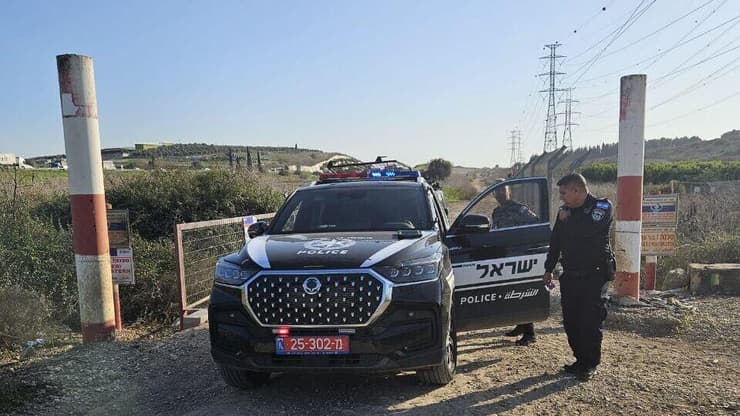 גבר תקף באופן אקראי תושב כפר קרע ופצע אותו בפניו ובידיו, המשטרה הודיעה כי החשוד "ככל הנראה ברח ממוסד רפואי לבריאות הנפש", ושהרקע לאירוע פלילי. החשוד נעצר, המשטרה ביקשה להאריך את מעצרו בבית המשפט והוא נלקח לחקירה.