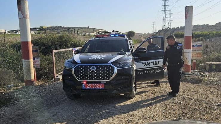 גבר תקף באופן אקראי תושב כפר קרע ופצע אותו בפניו ובידיו, המשטרה הודיעה כי החשוד "ככל הנראה ברח ממוסד רפואי לבריאות הנפש", ושהרקע לאירוע פלילי. החשוד נעצר, המשטרה ביקשה להאריך את מעצרו בבית המשפט והוא נלקח לחקירה.