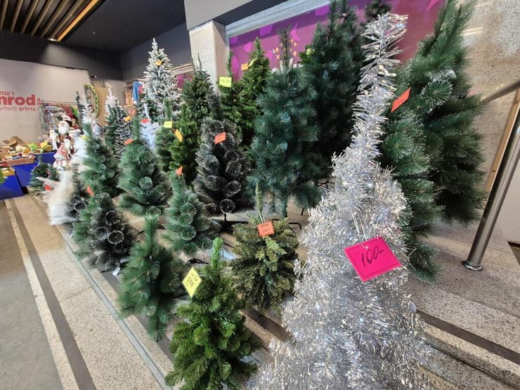 עצי אשוח מפלסטיק