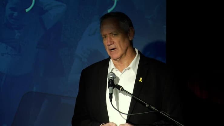 הפגנה נגד אבי מעוז בהשתתפות לפיד וגנץ