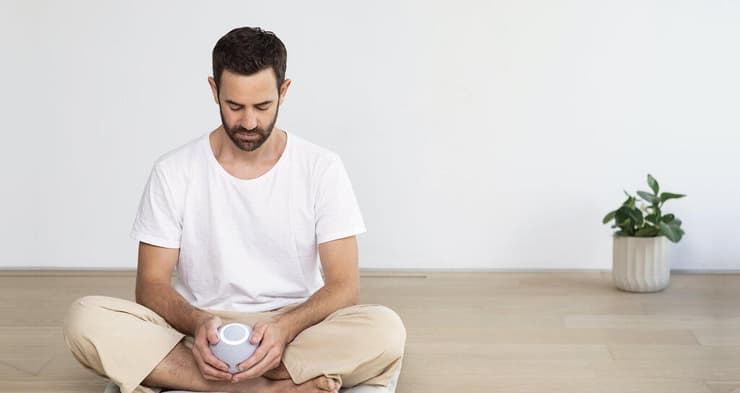 כדור חכם רך, גמיש ולחיץ שפיתחה "רפלקט" (Reflect), שמאמן את המטופל, בסיוע אפליקציה נלווית, להירגע ולהגיע להרפיה תוך דקות, פשוט על ידי החזקתו וקבלת פידבק בצליל ובאור